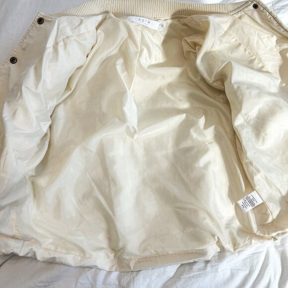 NWOT ASTR The Label Zenni Quilted Floral Jacket Cream XS Snap Front Lightweight - Picture 8 of 9